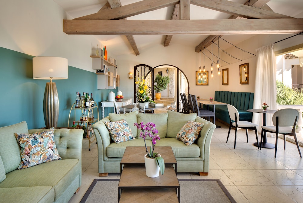 Hotel La Grande Bastide 46/75