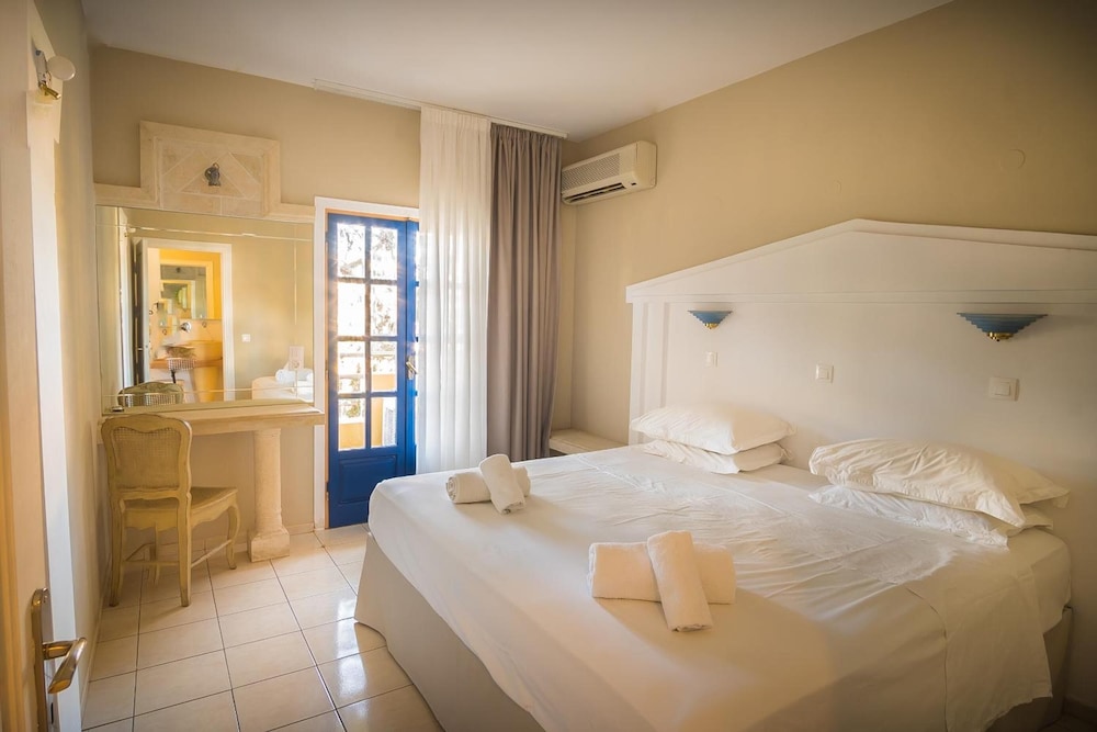 Parthenis Hotel & Suites 11/50