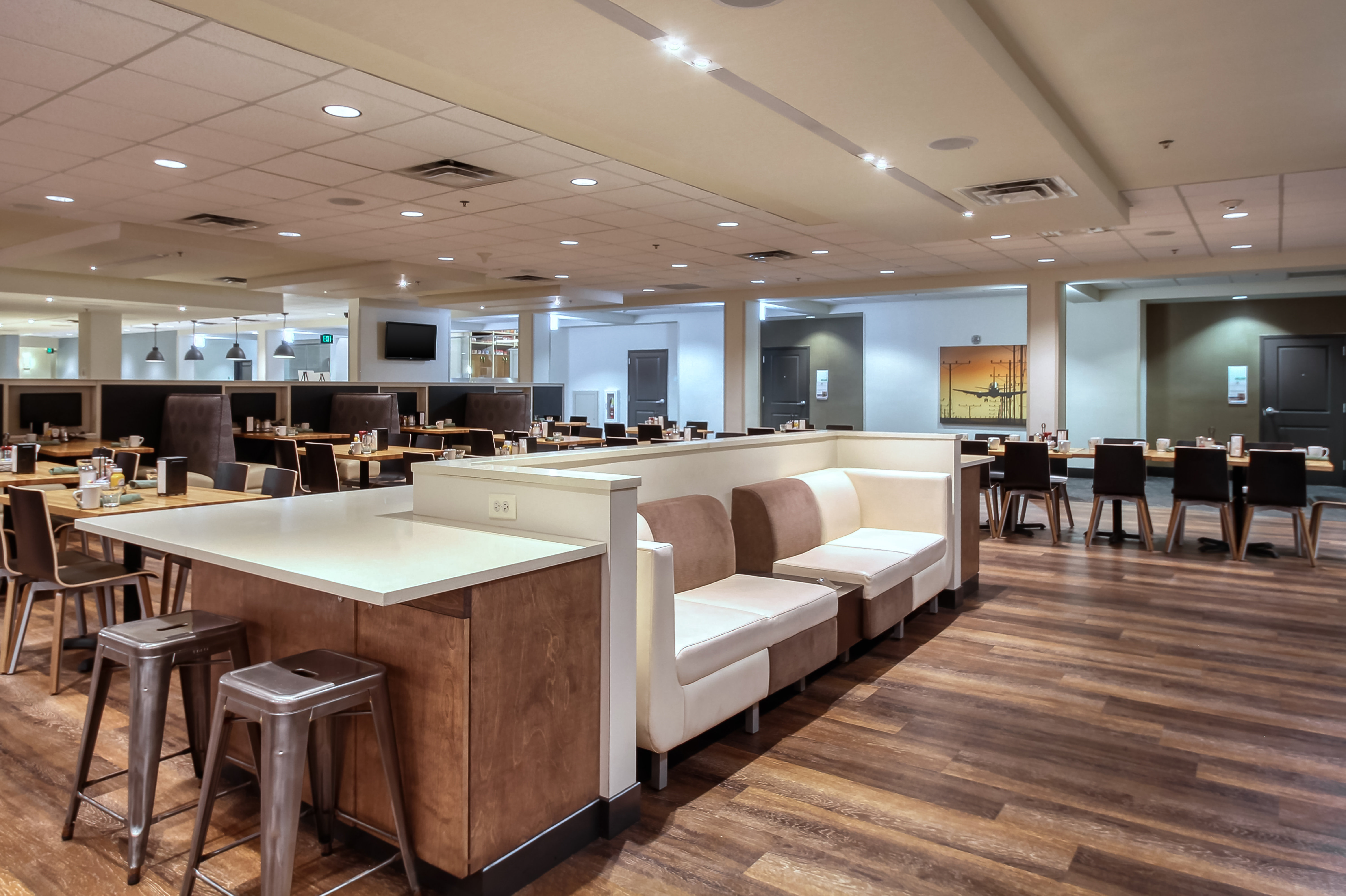 Holiday Inn Hotel Suites Atlanta Airport North 22/42