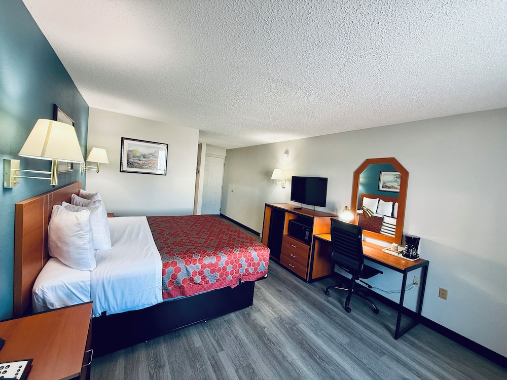 Days Inn And Suites Selma 27/54