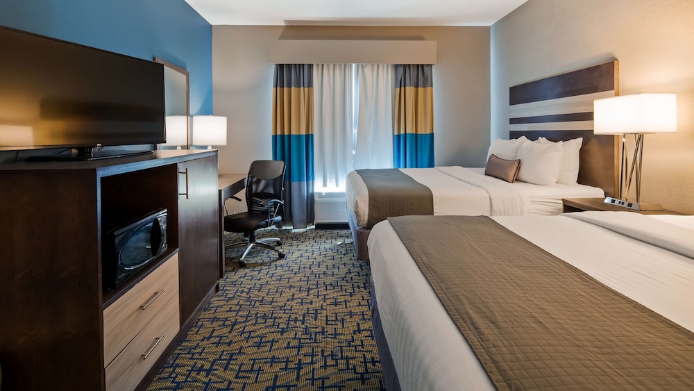 Spark by Hilton Erie 8/29