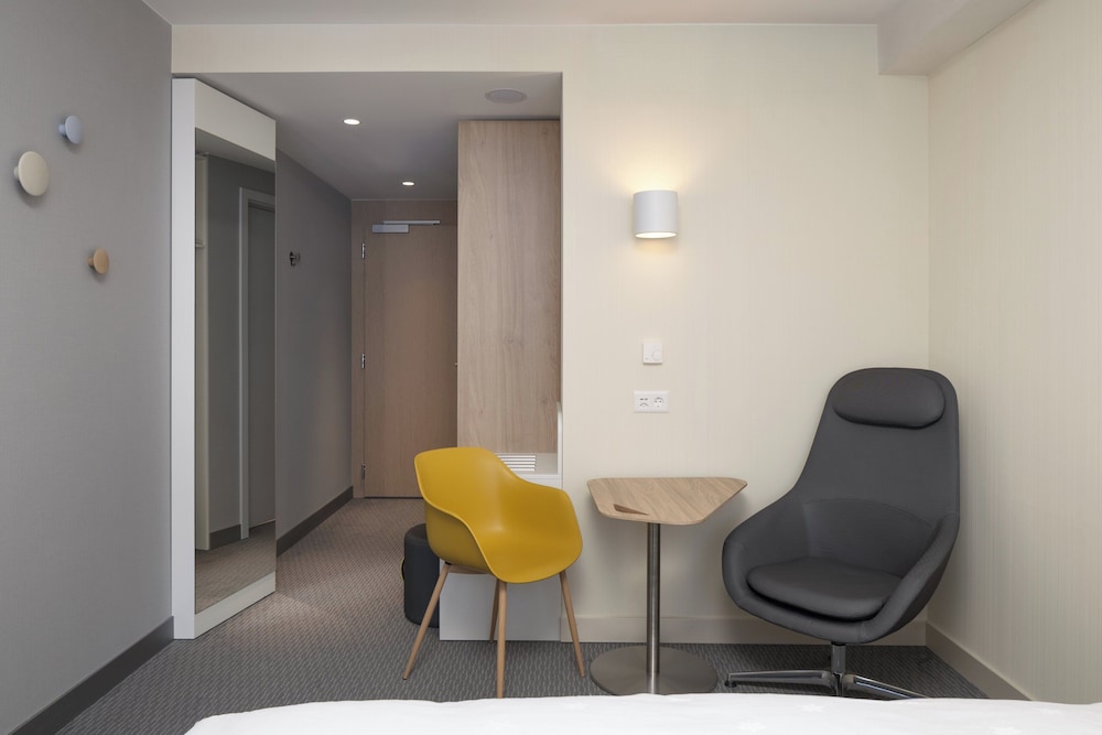 Holiday Inn Express and Suites Sion By IHG 44/50