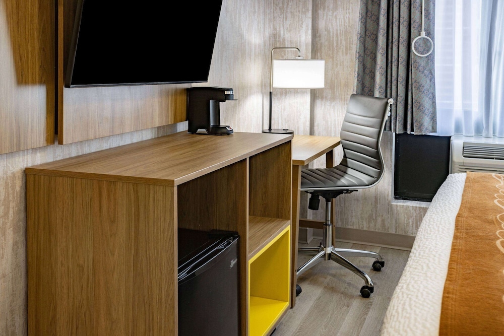 Days Inn by Wyndham Bronx NYC 40/50