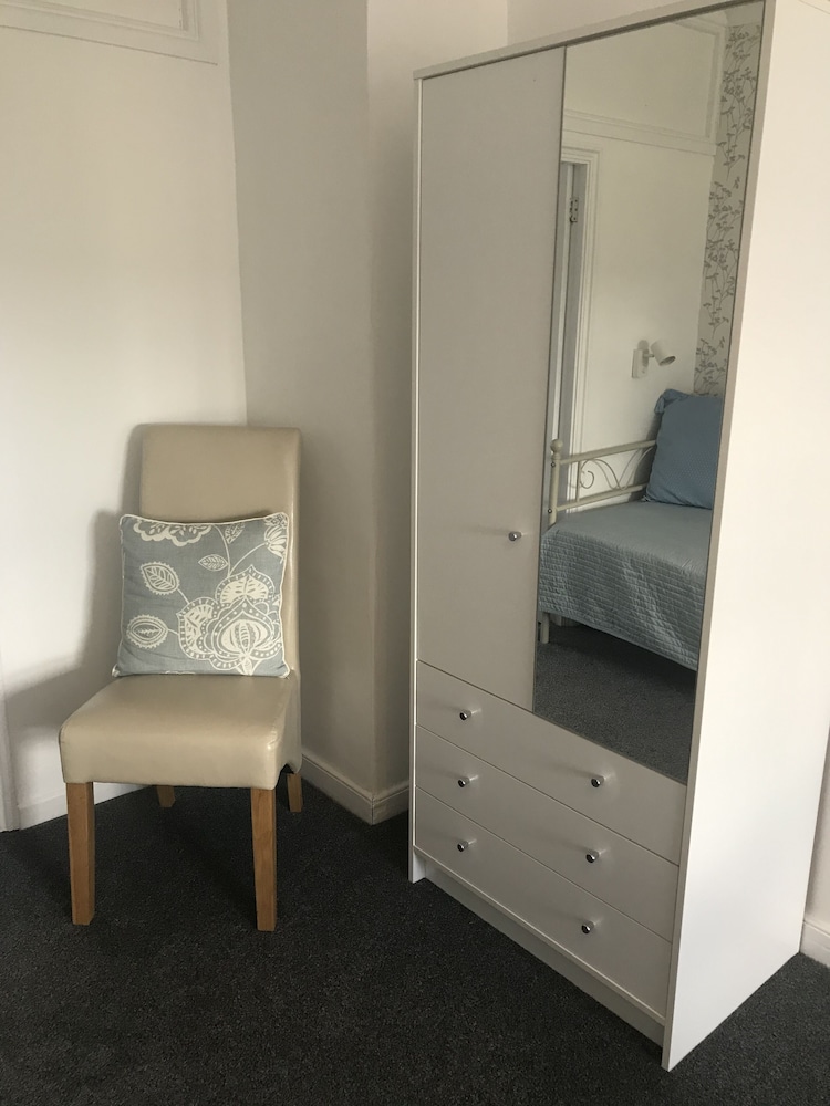 Highcliffe Hotel 2/48