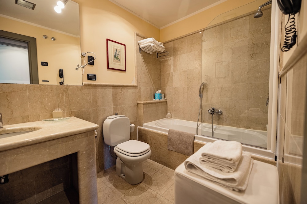 RELAIS DU SILENCE ALBERGO RELAIS I DUE ROCCOLI 48/50
