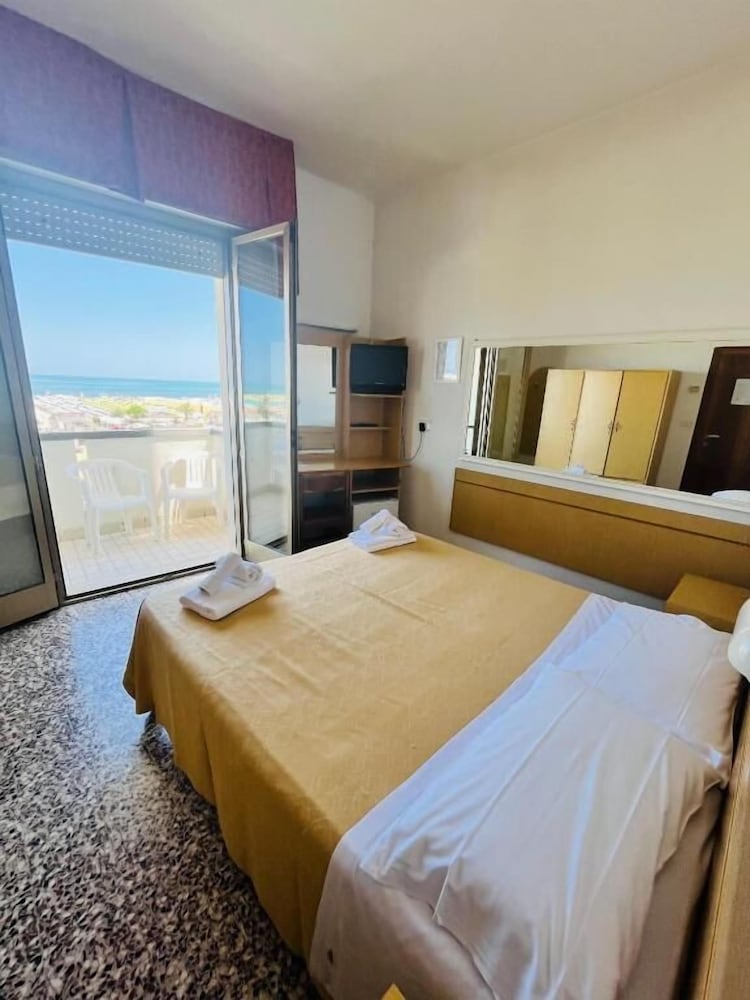Hotel Columbia Frontemare 9/41