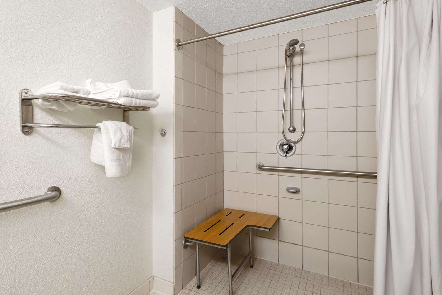 Days Inn by Wyndham Geneva/Finger Lakes 17/17