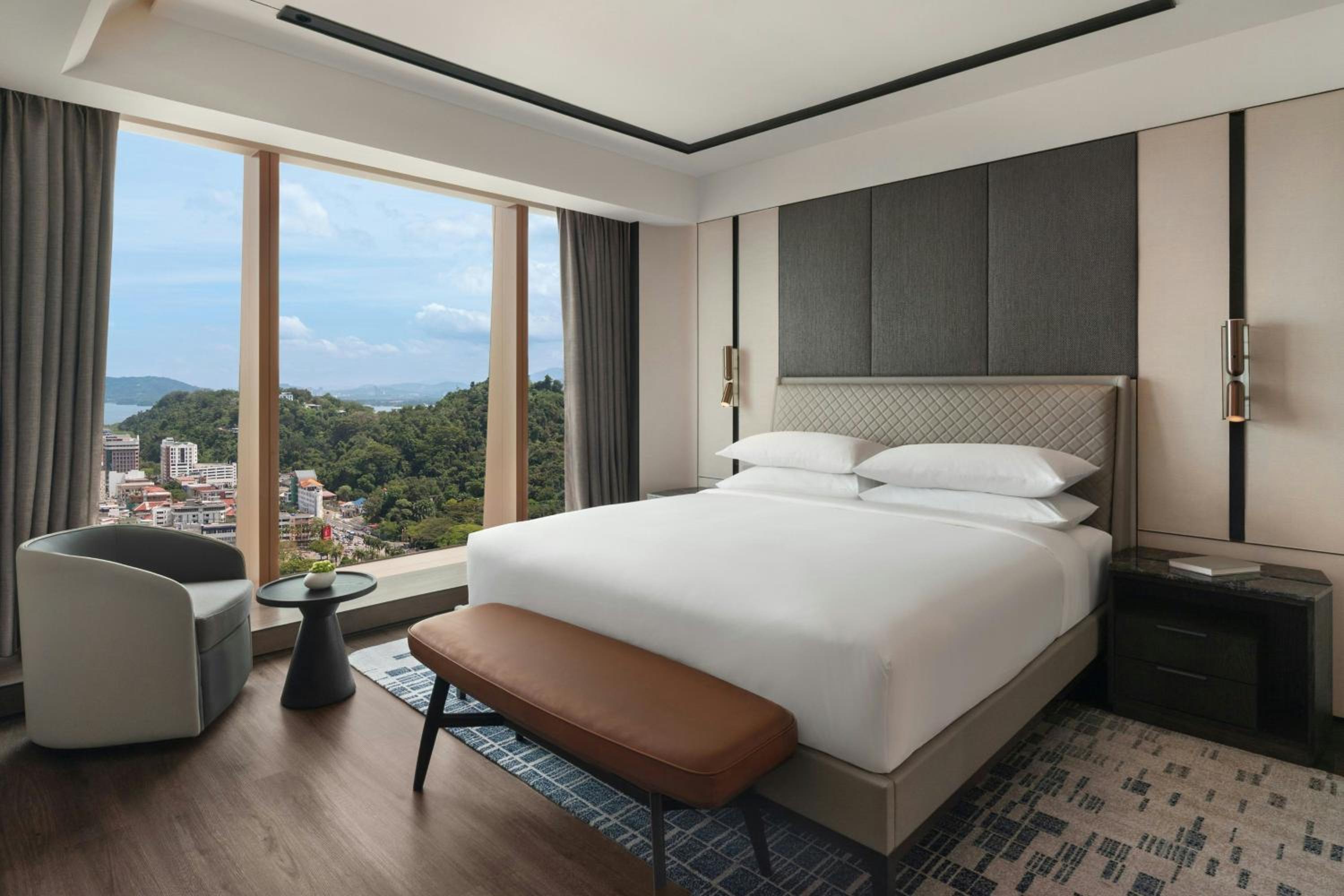 Executive, Suite, King Bed, City View, Executive Lounge Access