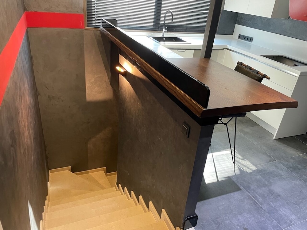 Feri Suites 6/50