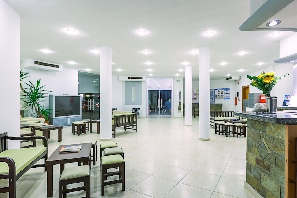 Xenios Dolphin Beach Hotel 46/68