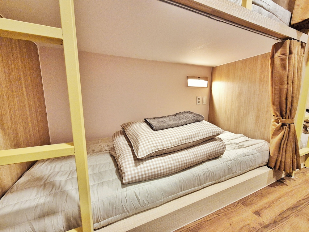 MALE DORM, BASIC