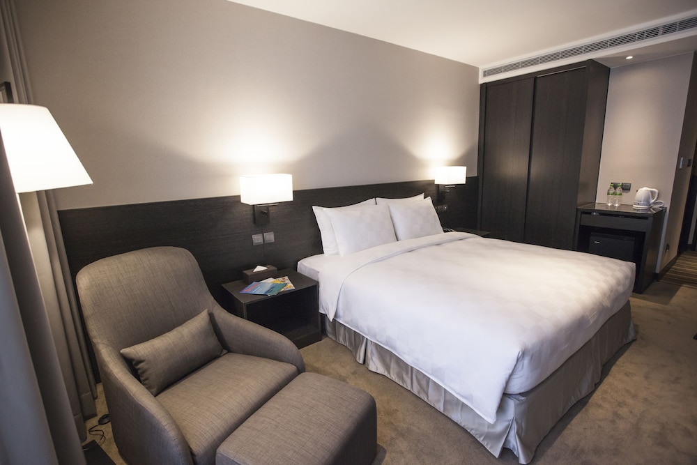 Platinum Hotel 12/71