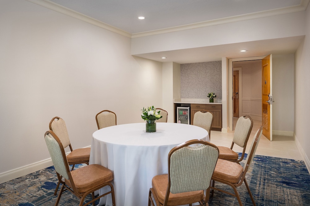 The Waterfront Inn 48/63