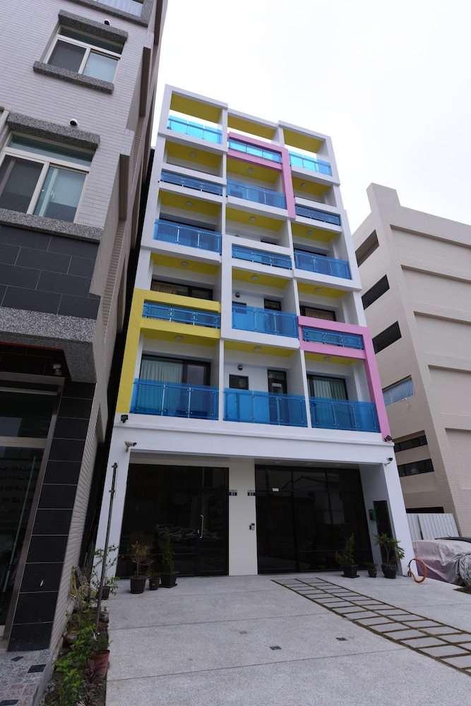 Hotel 99 2/32
