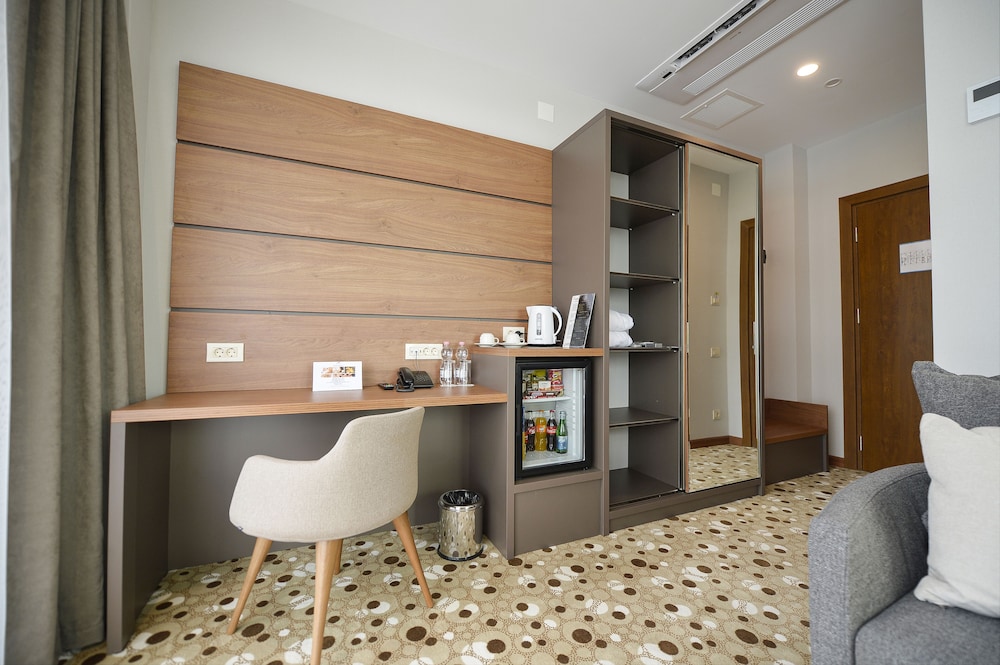 Calligraphy Hotel 7/50
