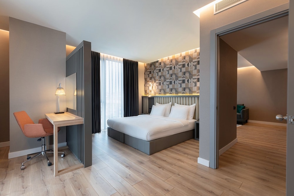 DELUXE, SUITE