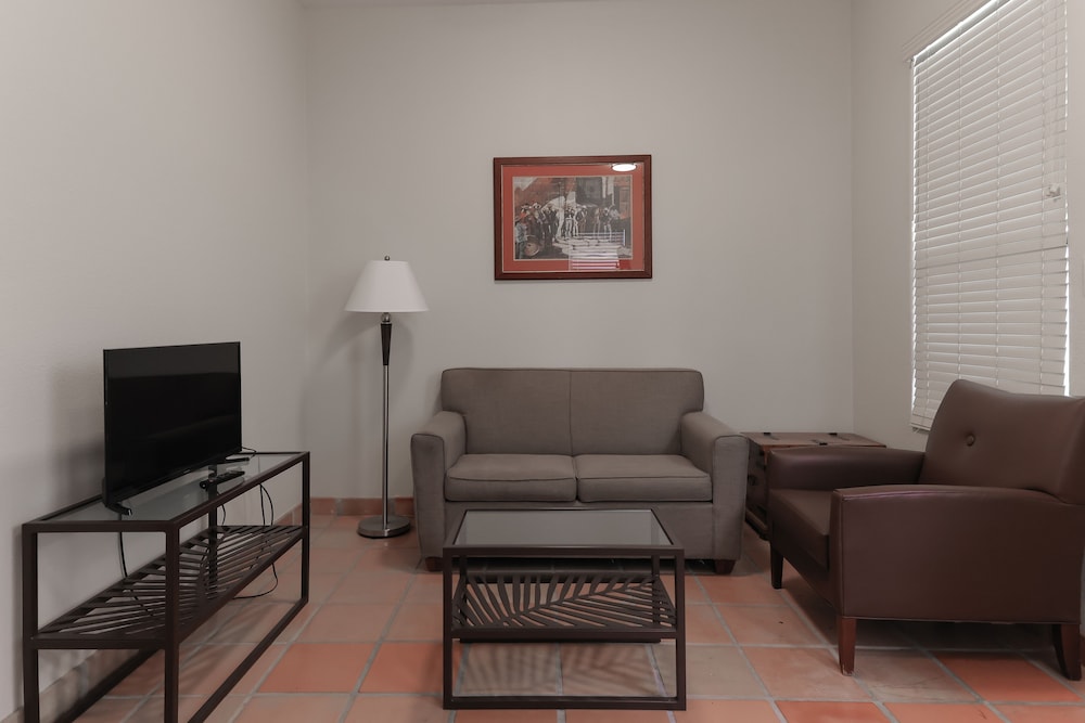 Clarion Inn Suites 42/61