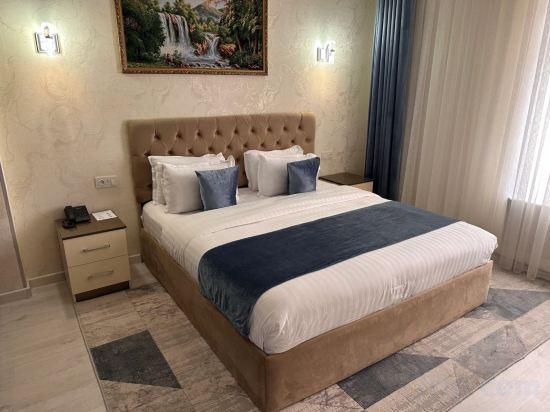 JUNIOR SUITE, KING BED