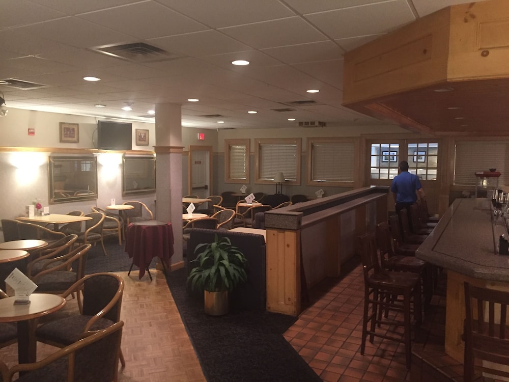 Fireside Inn Suites Portland Formerly Holiday Inn Portland West 26/33