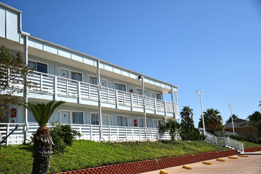 Inn at The Waterpark 6/64
