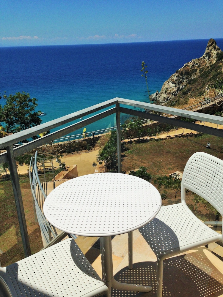 Blue Bay Resort 19/72