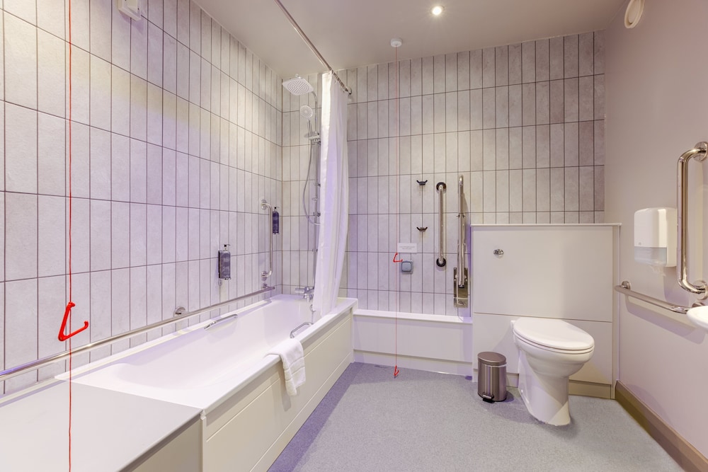 Premier Inn Leamington Spa Town Centre 53/54