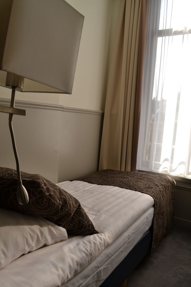 DELUXE, SINGLE, SINGLE BED