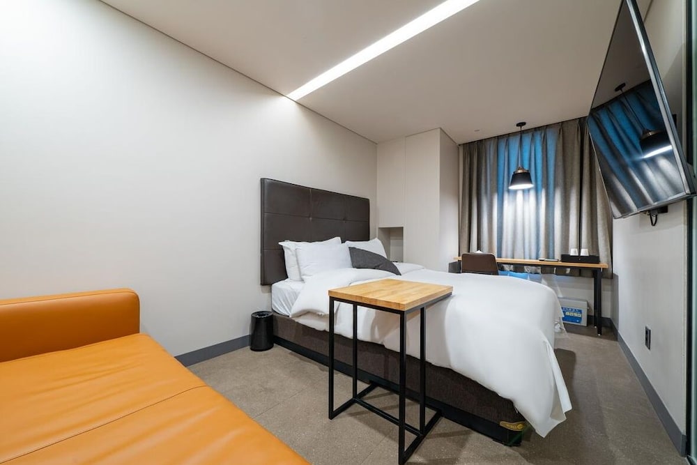Vine Hotel 19/50