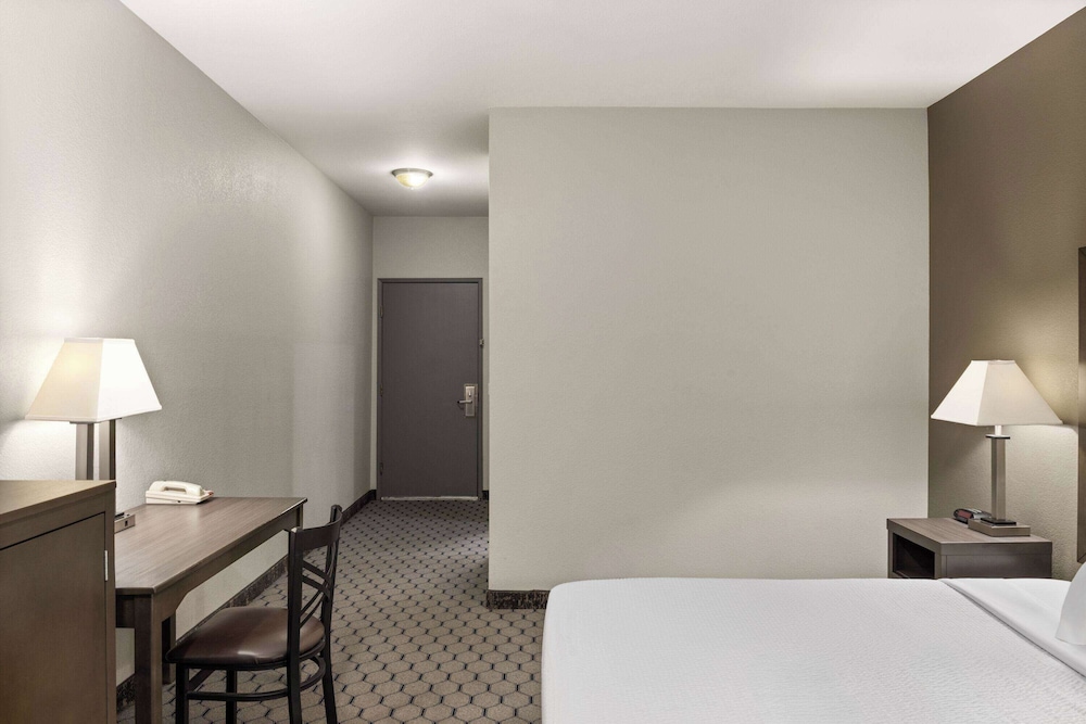 Baymont by Wyndham Moses Lake 18/48