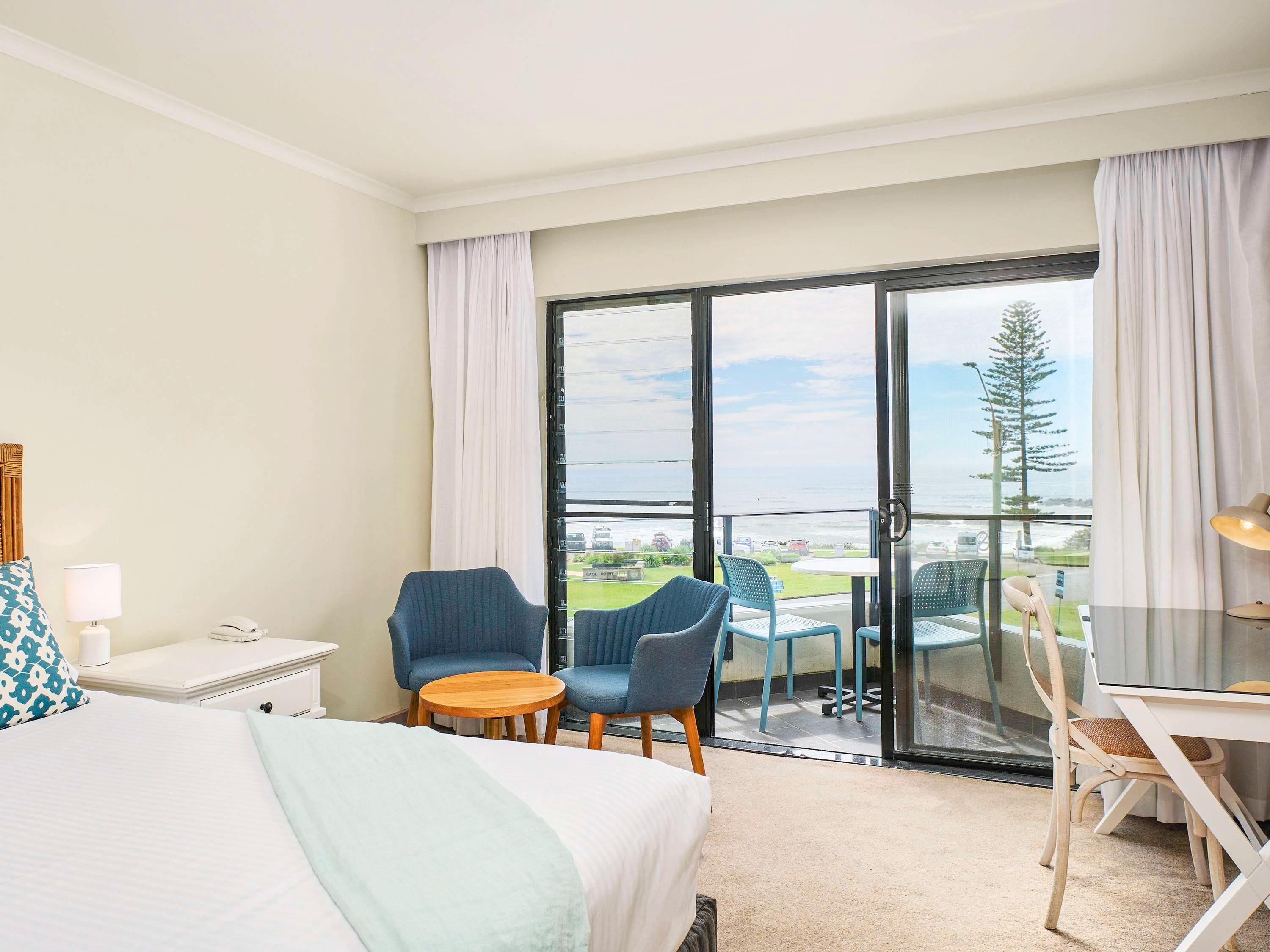 غرفة بسرير كينج بإطلالة على البحر، Ibis Styles Port Macquarie 4/9
