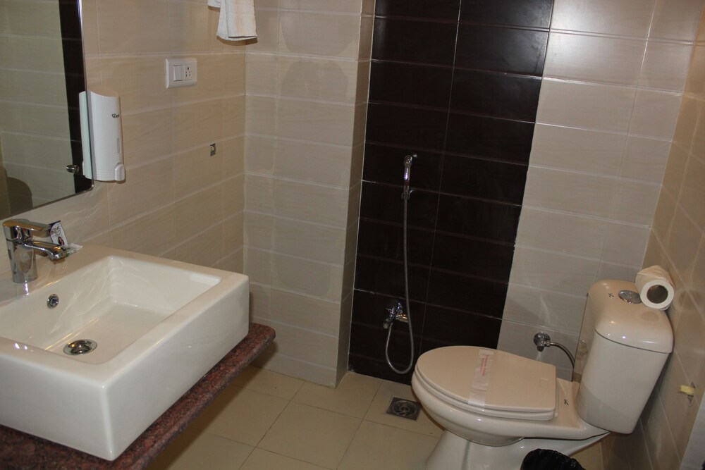 Savi Regency Hotel 34/36