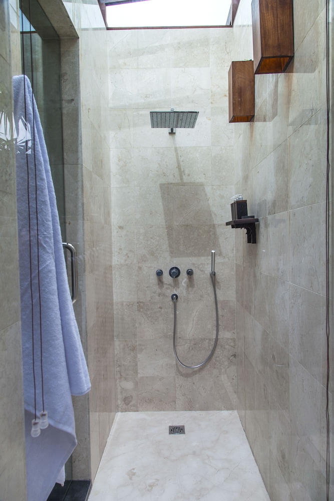 Sanctoo Suites And Villas 28/76