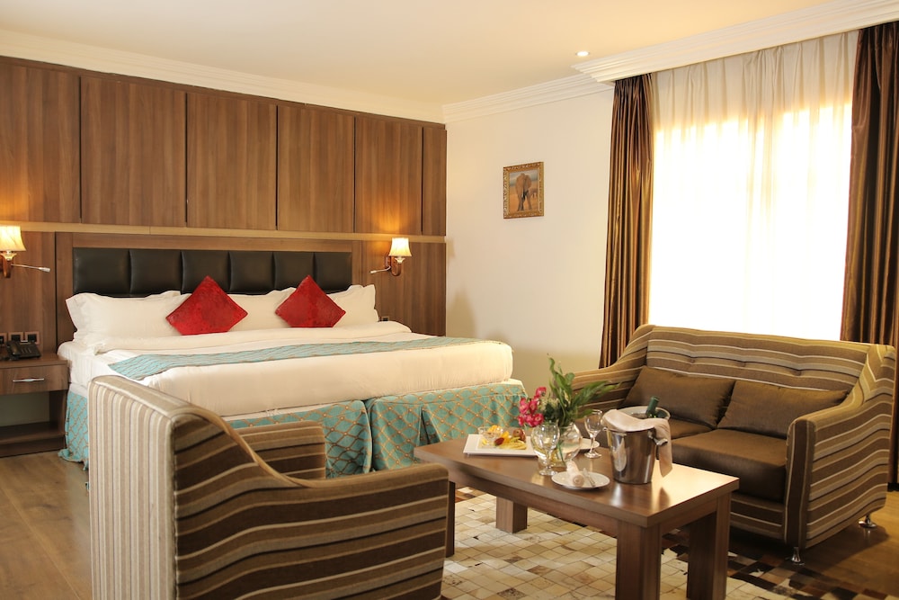 Grand Pela Hotel and Suites 9/44