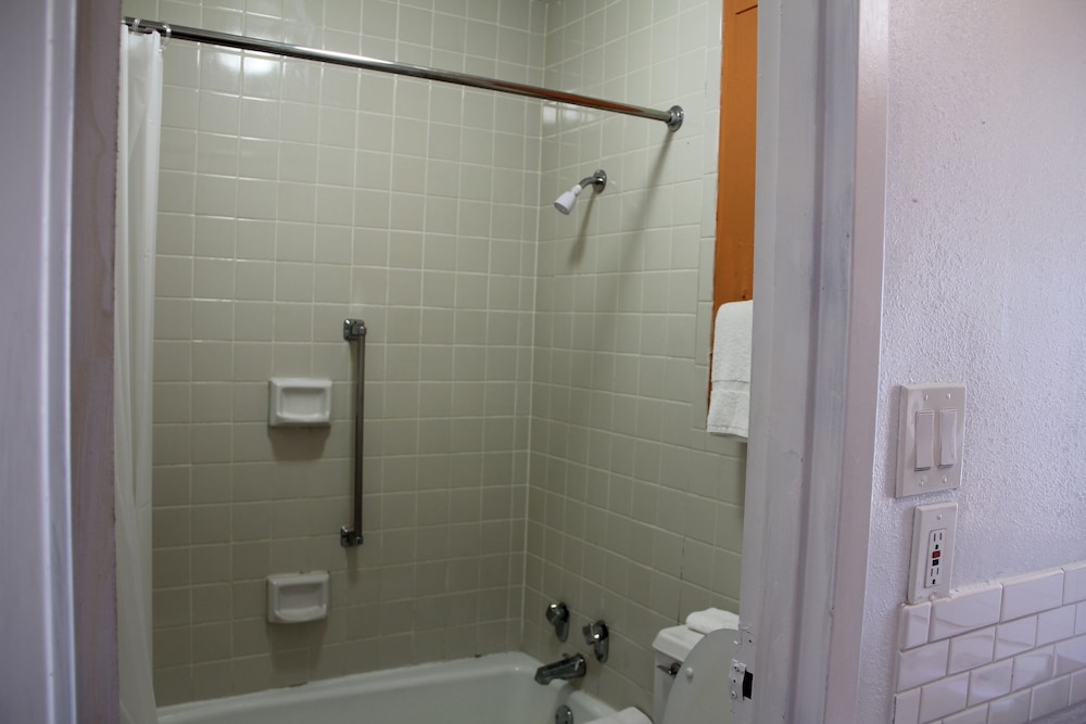 LoneStar Inn & Suites 29/51