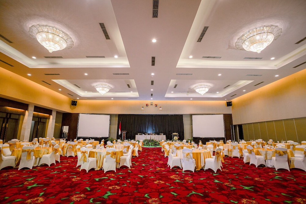 Emersia Hotel Resort 40/50