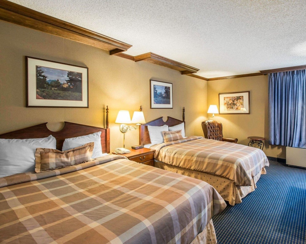 The Boulder Broker (ex. Rodeway Inn and Suites The Broker) 15/42