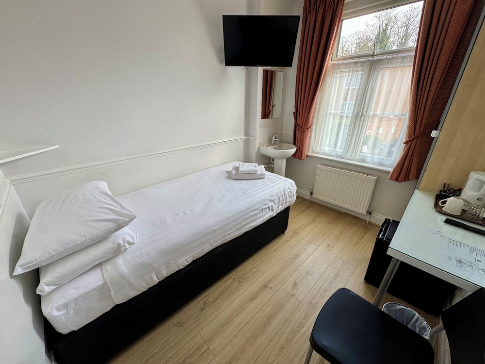 Brentwood Guest House Hotel 14/50