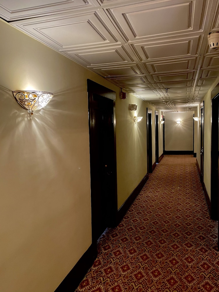 The DeLand Hotel 6/47