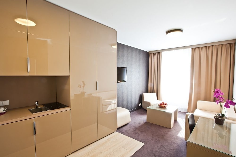 PLATINUM PALACE APARTMENTS 28/46