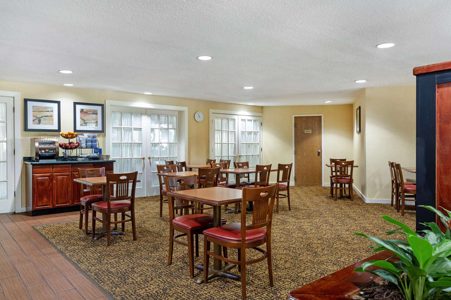 Best Western Rockland 18/25