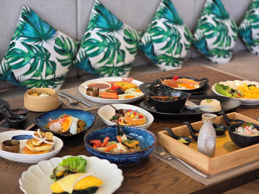 Anona Beachfront Phuket Resort 50/65