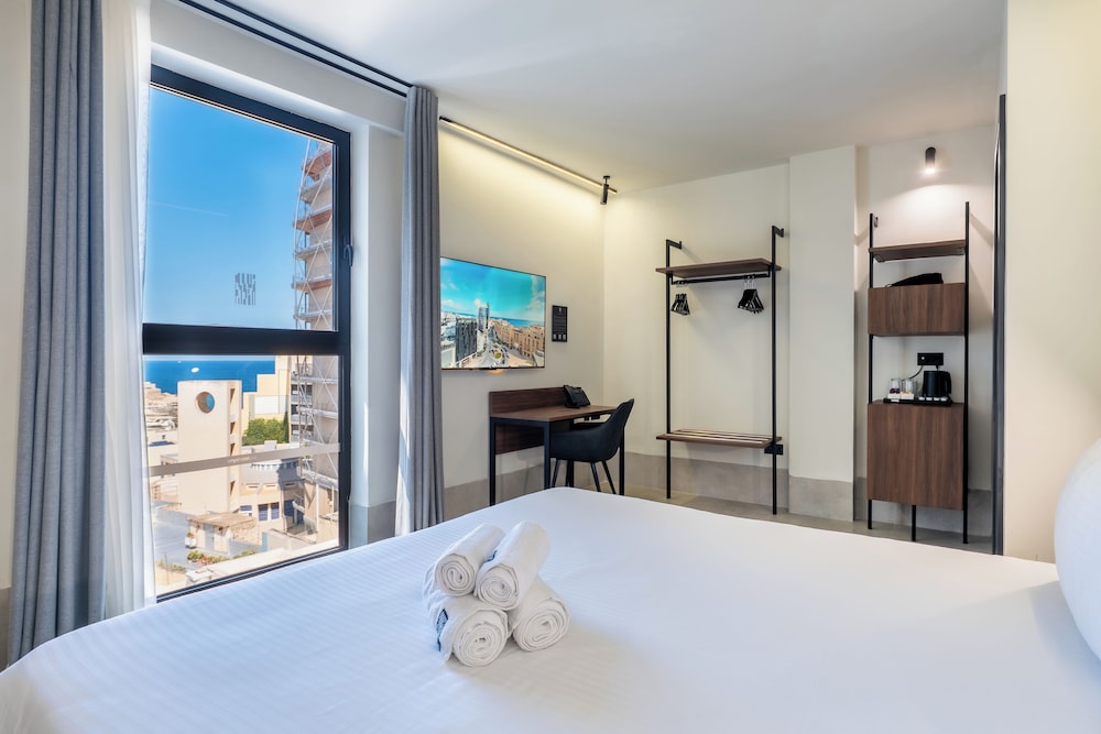 Onyx Hotel 107/163