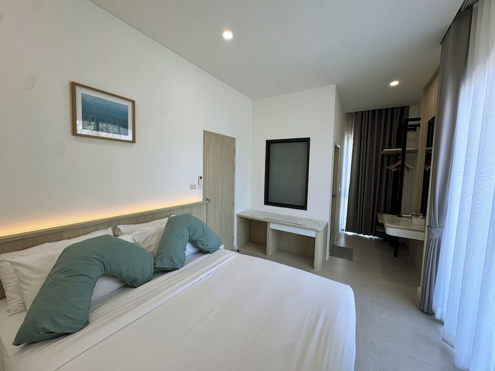 4 Bedrooms, Family, House, 6 Queen Beds, 2 Sofa, Bathtub, Courtyard Area