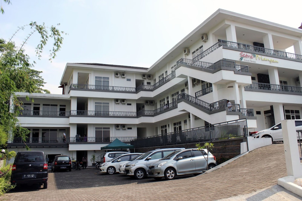 Super OYO Collection O 92277 Setra Priangan Guest House 29/39