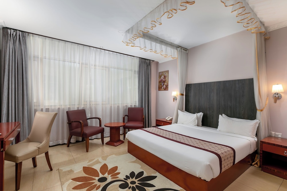 HBT Russel Hotel 14/50