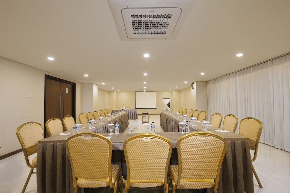 VERSE HOTEL CIREBON 58/72