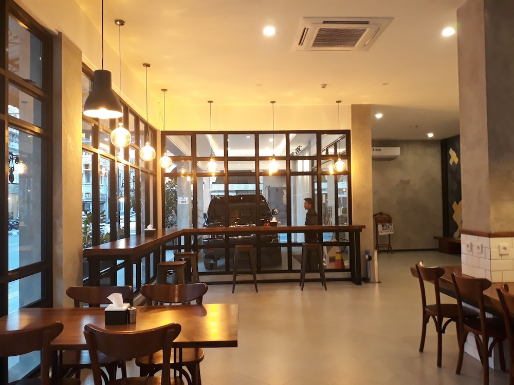 Kama Hotel Ex Kesawan Hotel 46/49