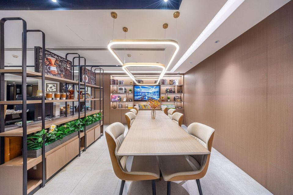Home Inn Plus (Lanzhou Zhangye Road Xiguan Metro Station) 36/39