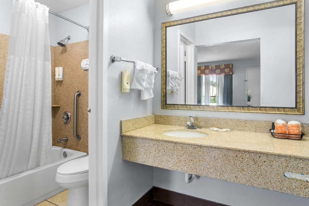 Suite, 2 Queen Beds, Sofa, Large, Quality Inn & Suites Greenville - Haywood Mall 5/6