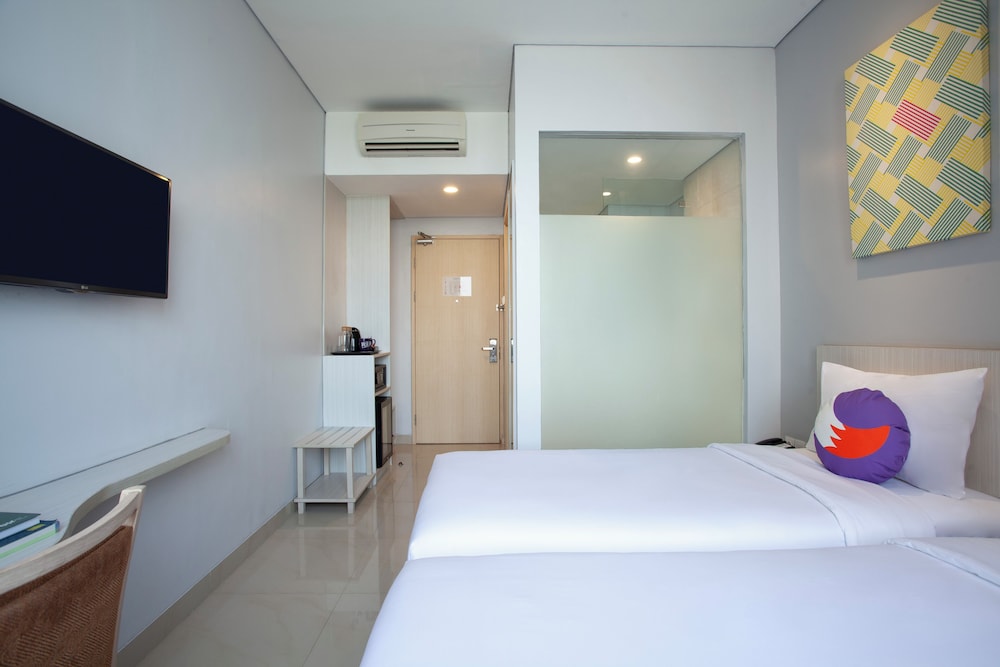 Fox Lite Hotel Cikarang 11/24